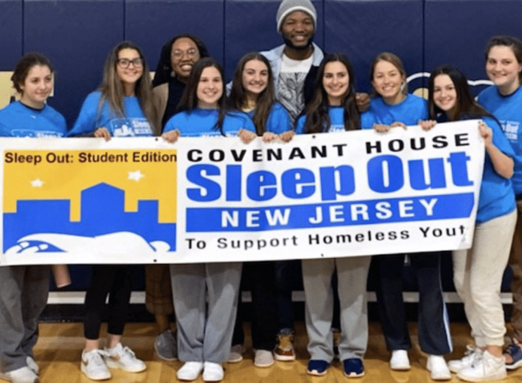 a picture of Oak Knoll students during the Covenant House Sleep Out